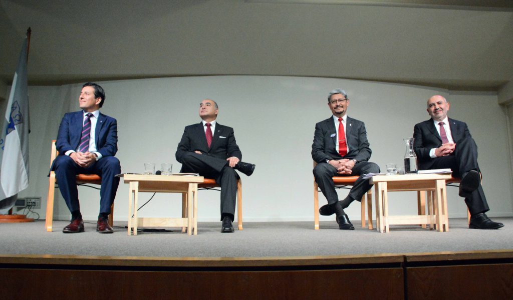Candidatos a Rector respondieron consultas de académicos y funcionarios administrativos