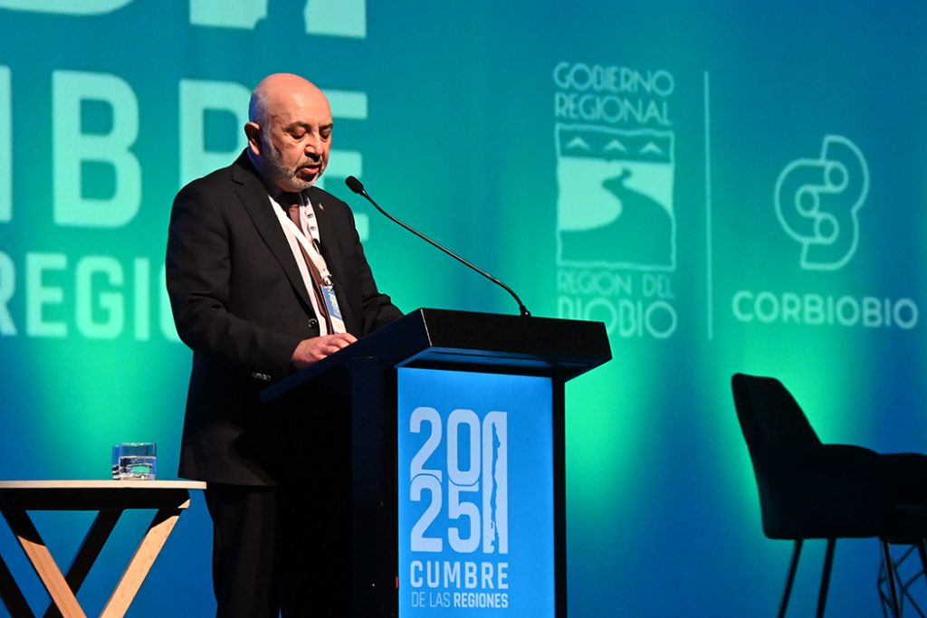 Cumbre de las Regiones 2025: Rector expuso aporte y desafíos de las universidades regionales